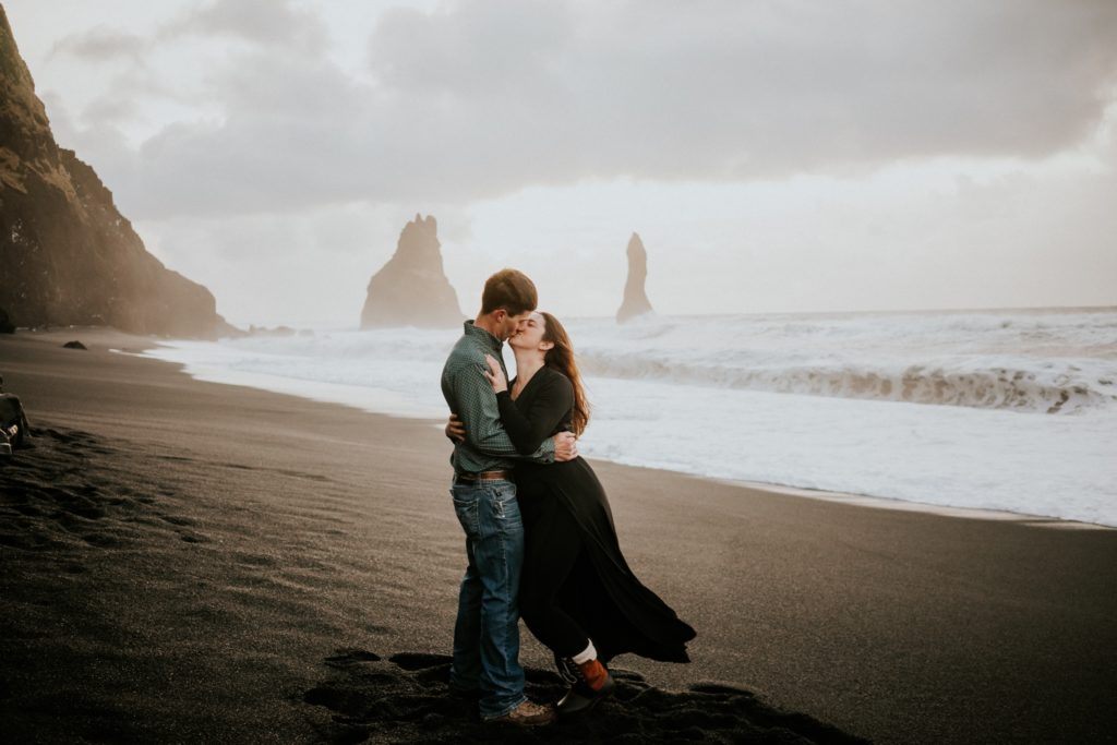 Iceland elopement couple kiss on Reynisfjara Black Sand Beach