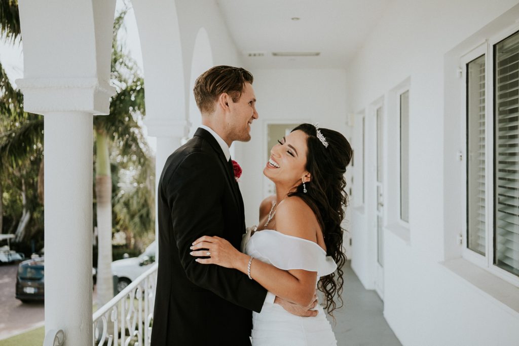 Tuckahoe Mansion wedding first look on balcony