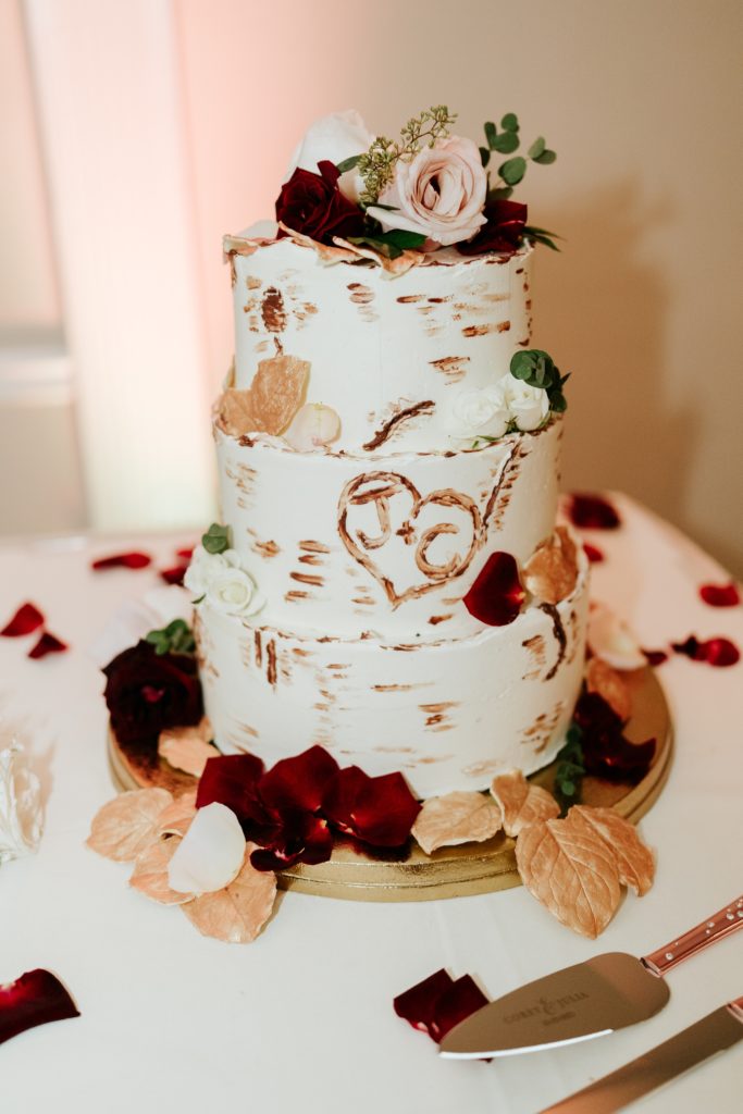 Rustic rose fall wedding cake by Sweet & Savory